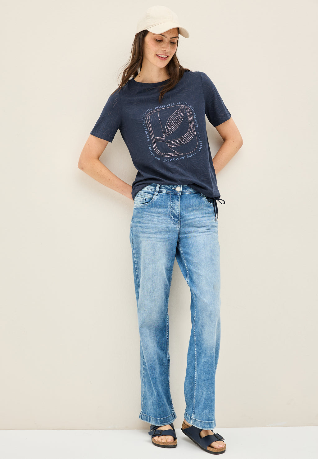 T-Shirt mit Schmucksteinen