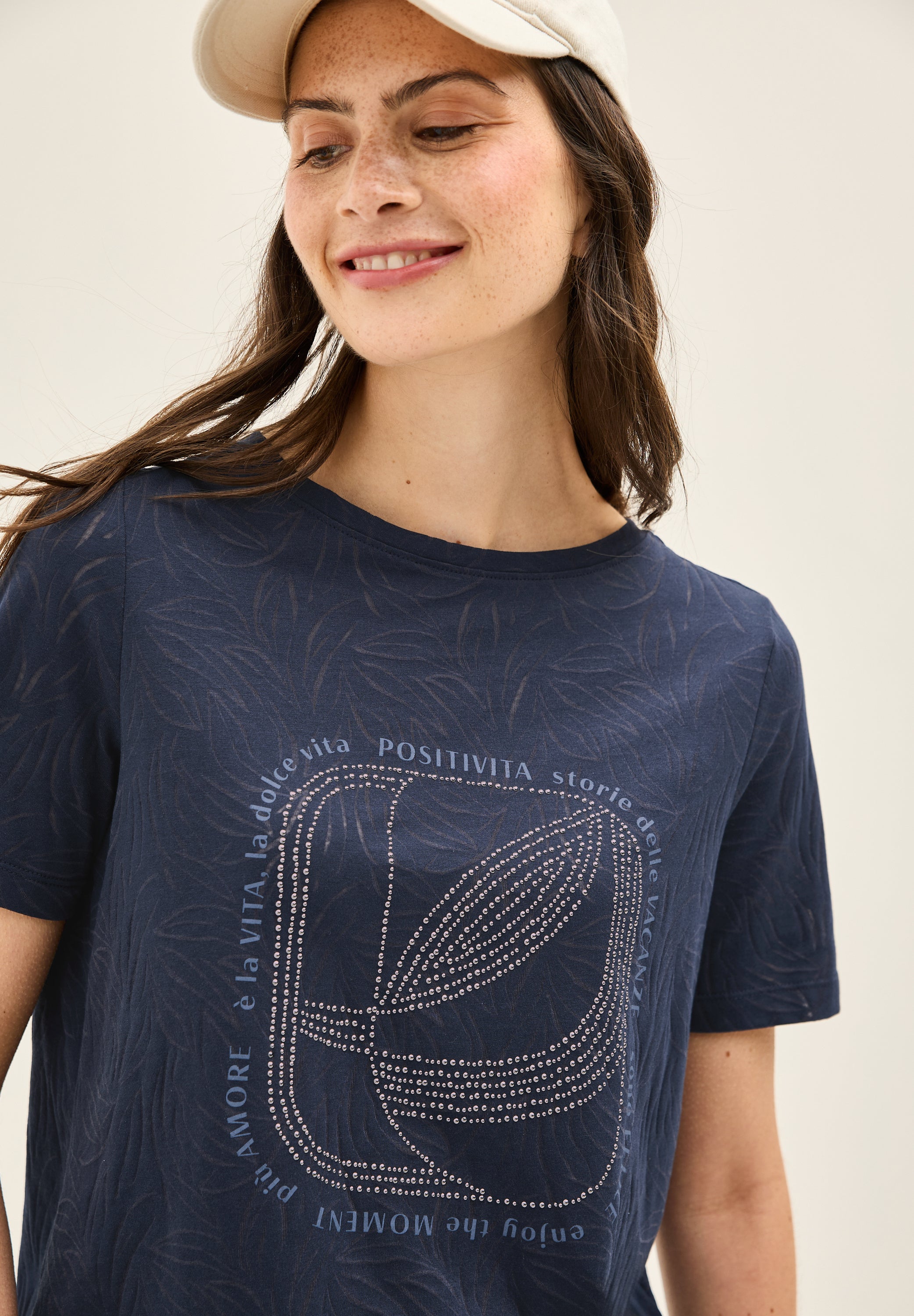 T-Shirt mit Schmucksteinen