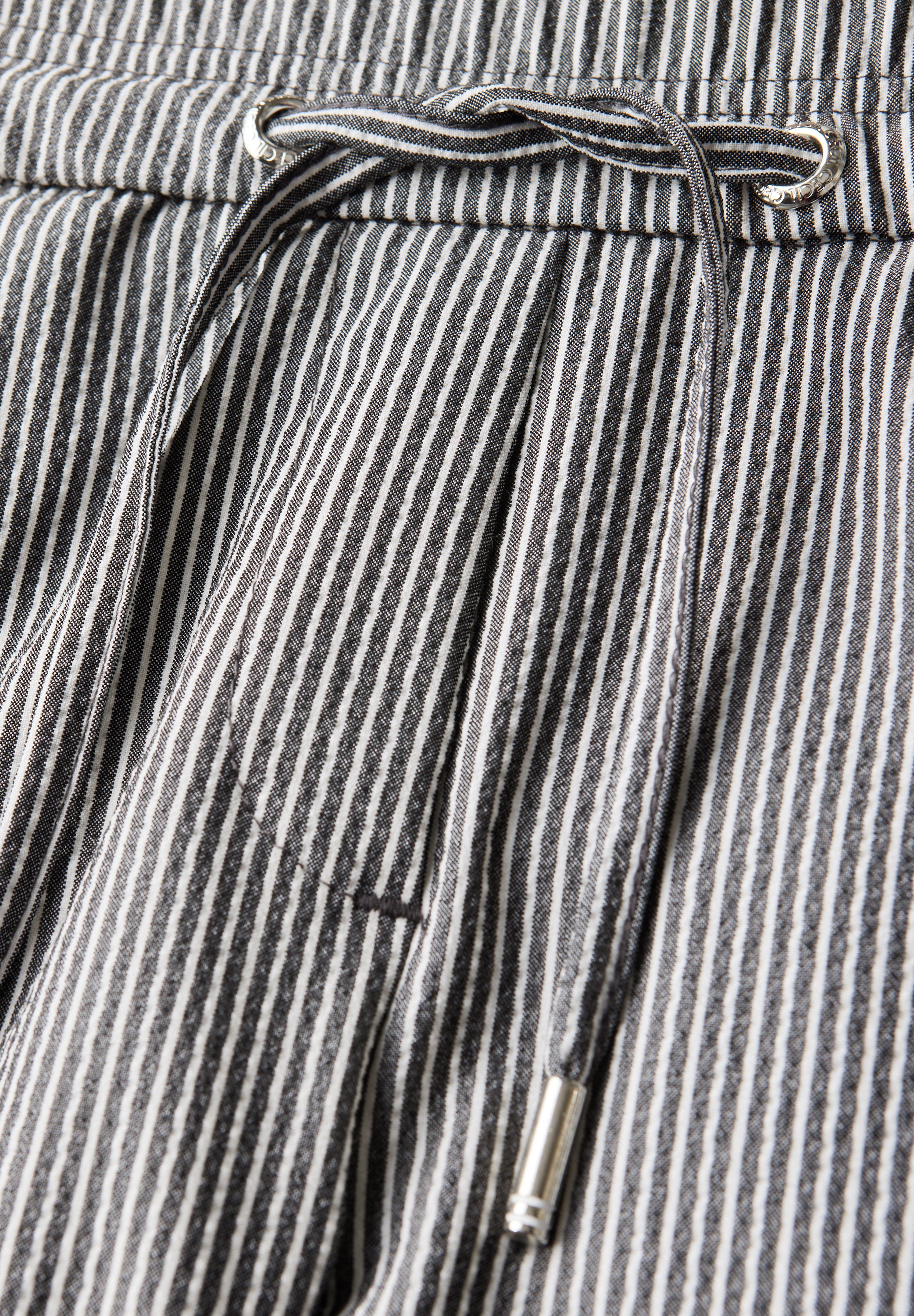 Gestreifte Seersucker Hose