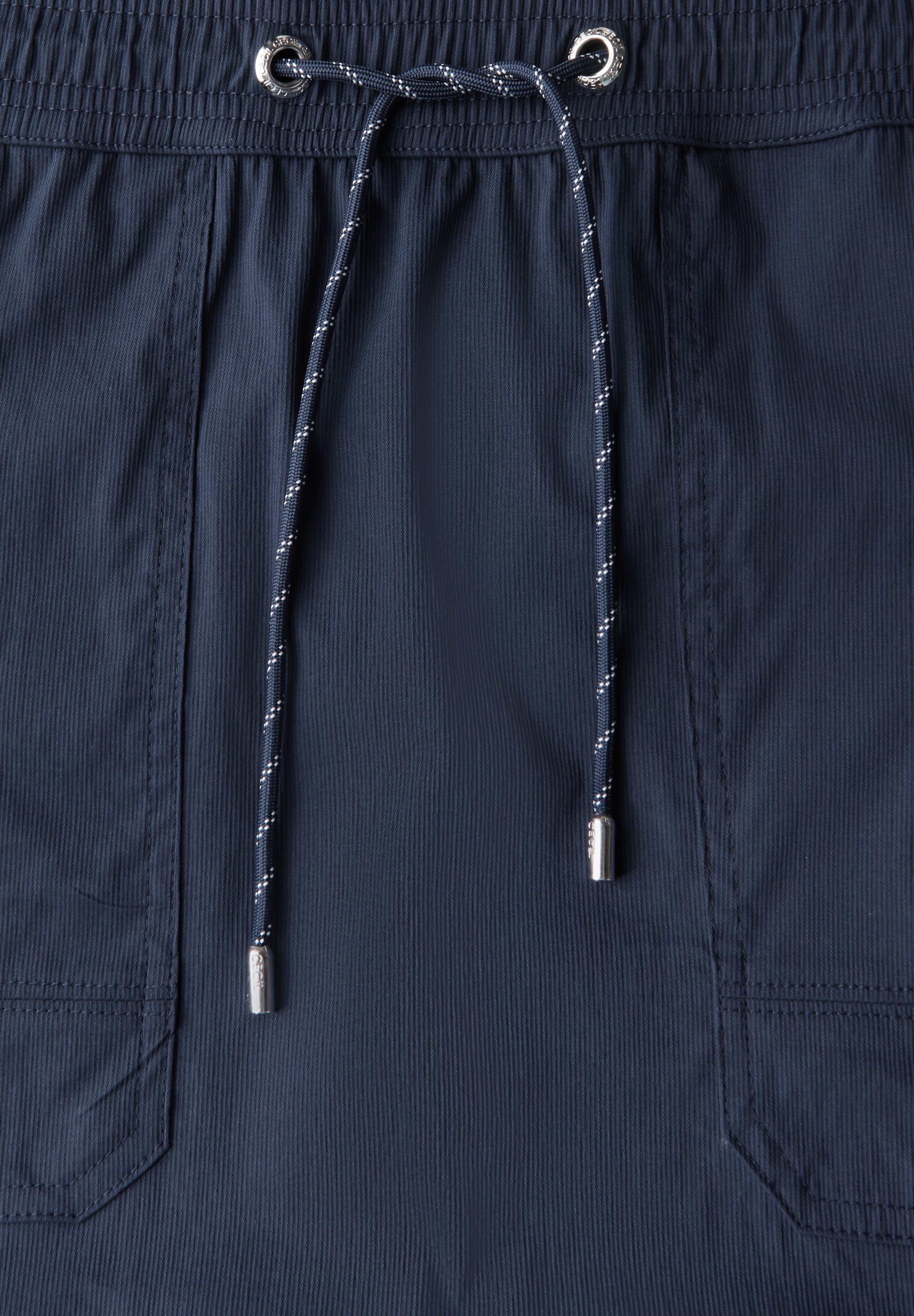 Rock mit feinen Streifen