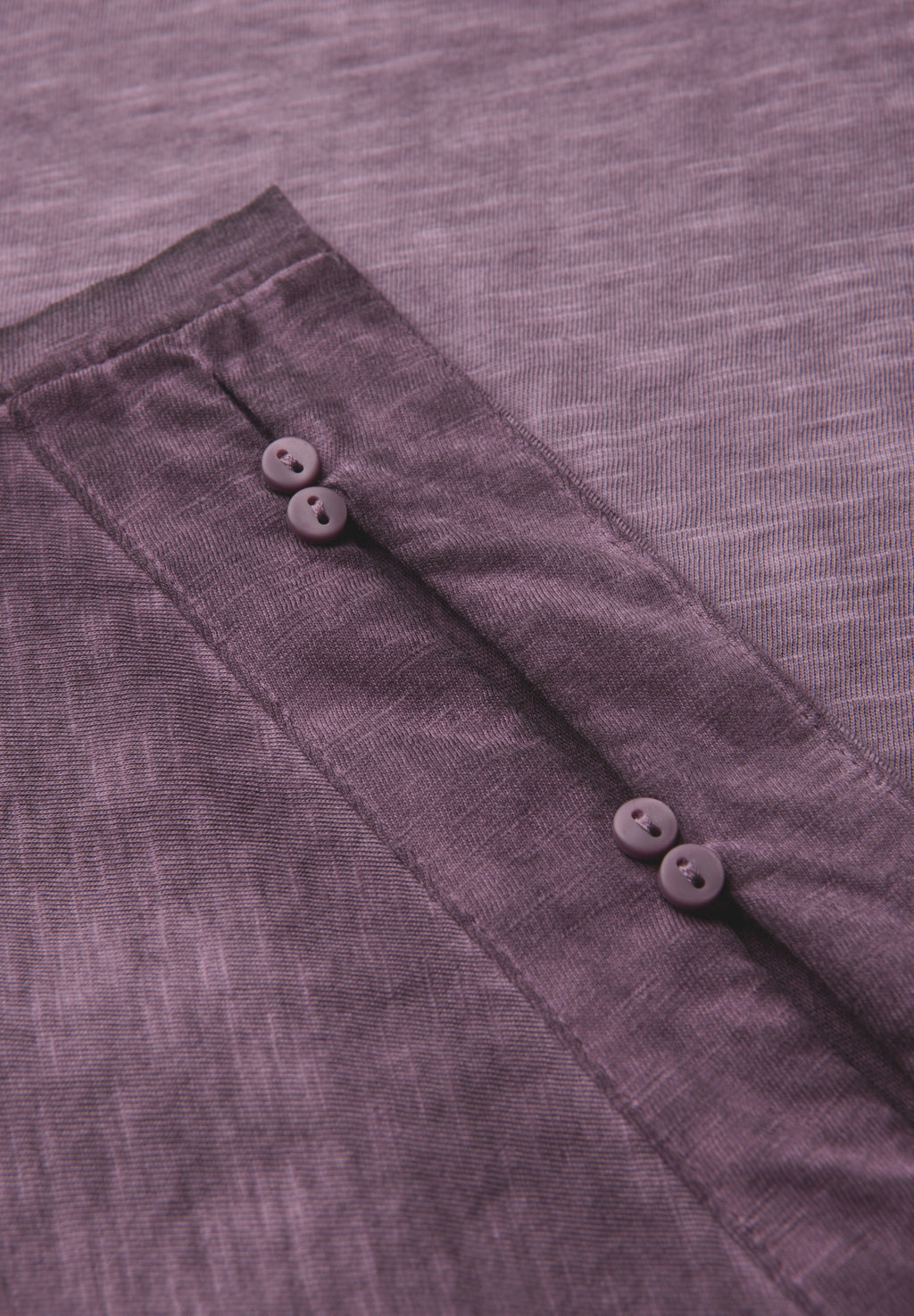 T-Shirt mit Knopfdetail