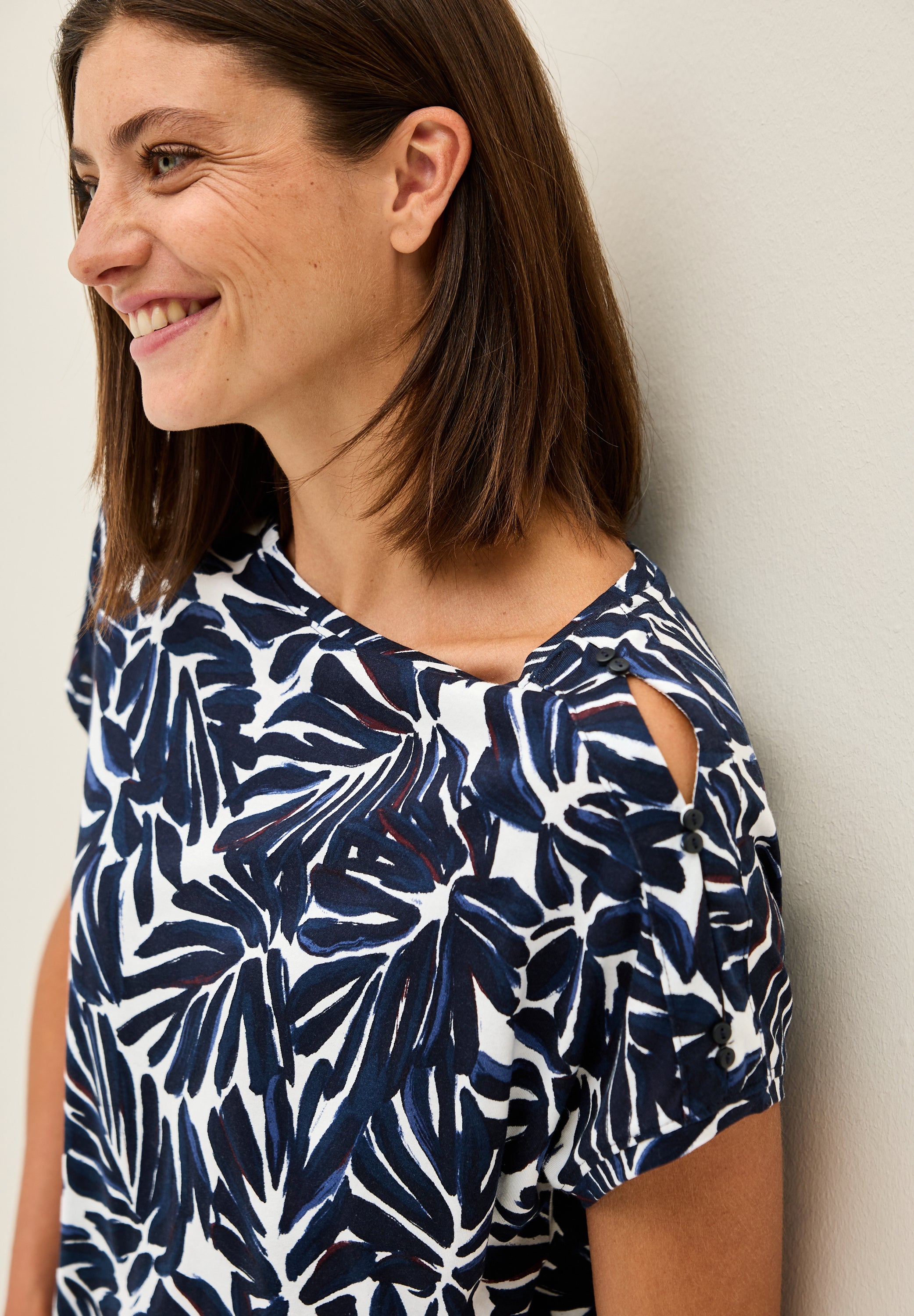 Print-Shirt mit Knopfdetail