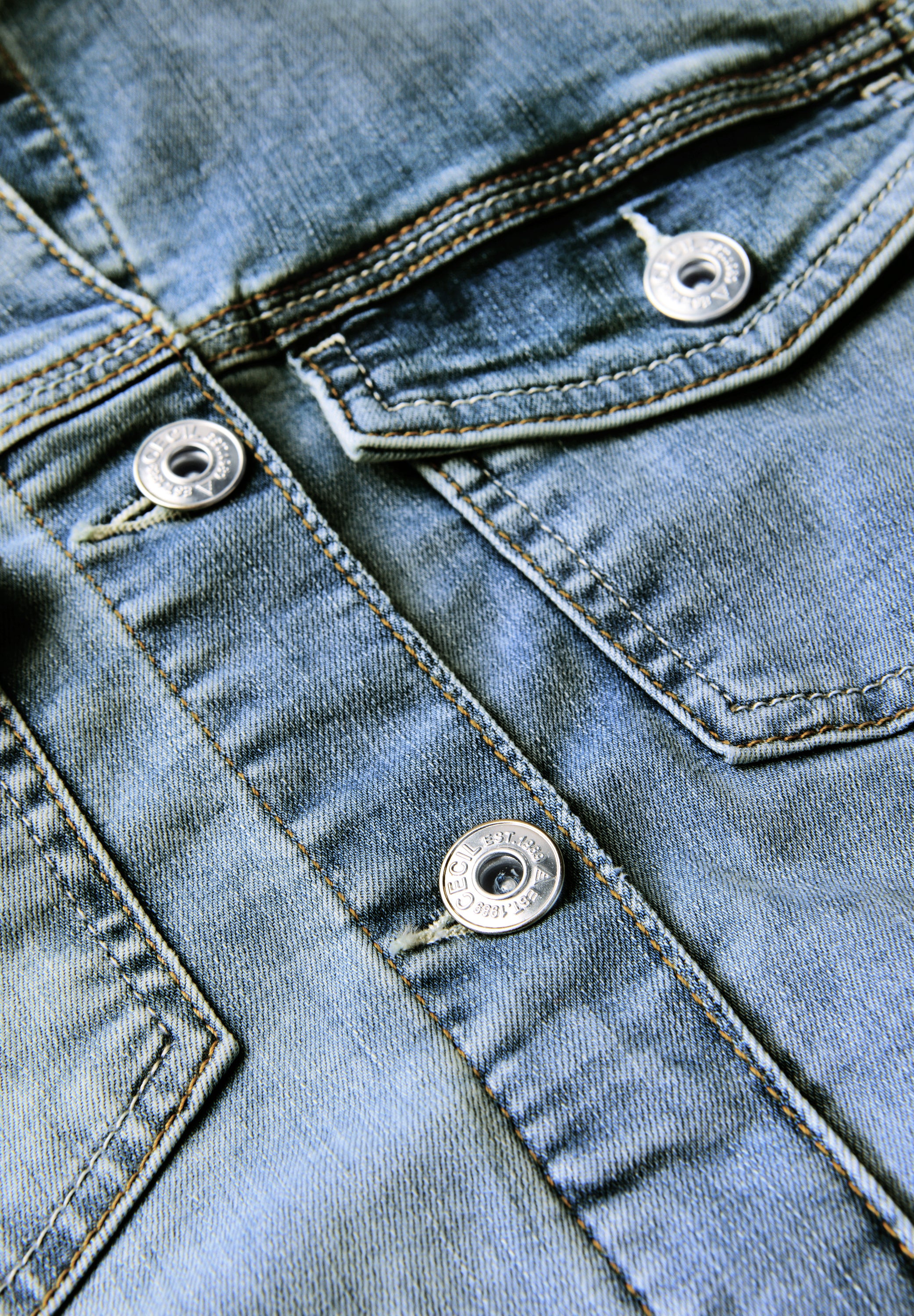 Jeansjacke mit Knopfleiste