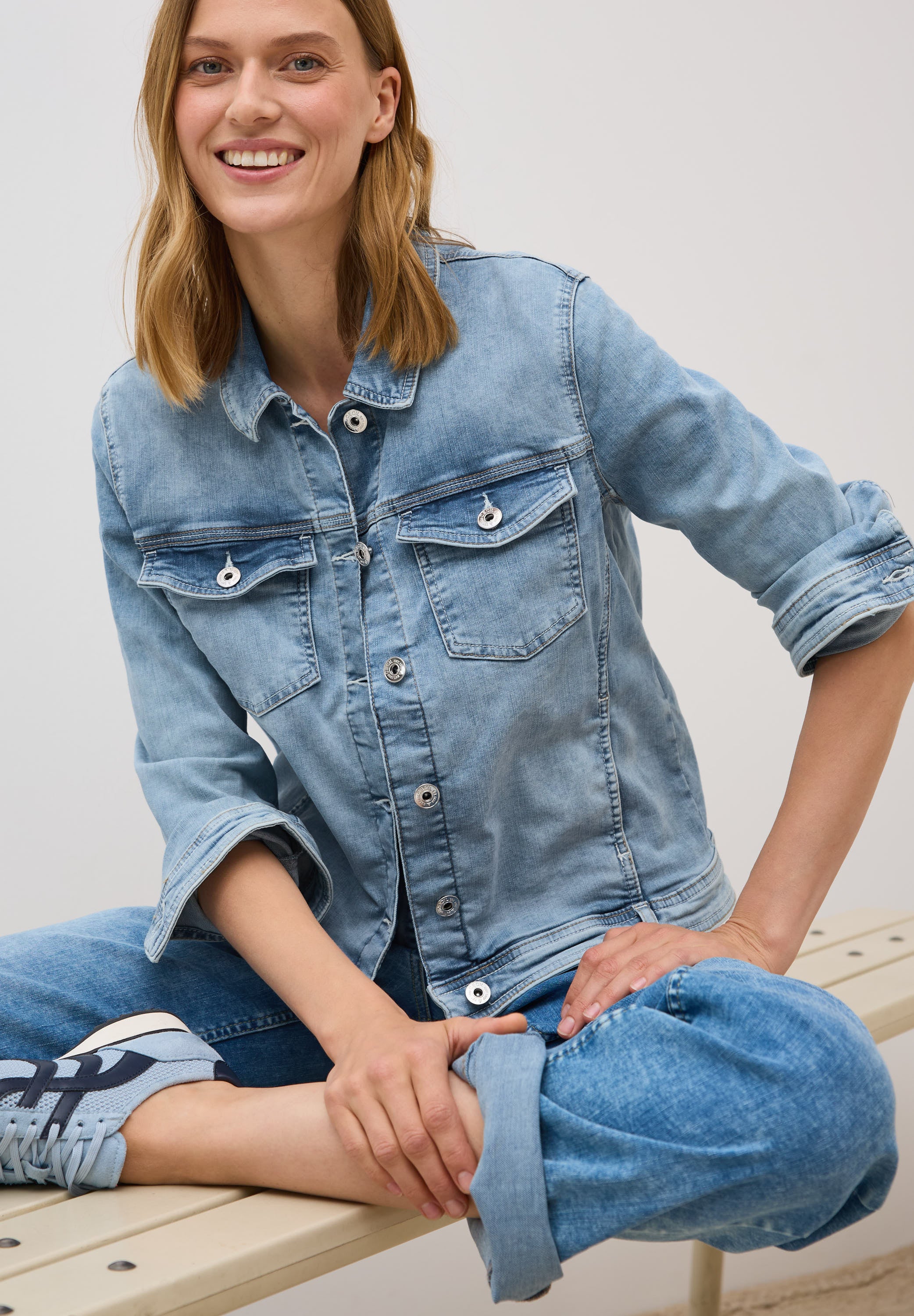Jeansjacke mit Knopfleiste