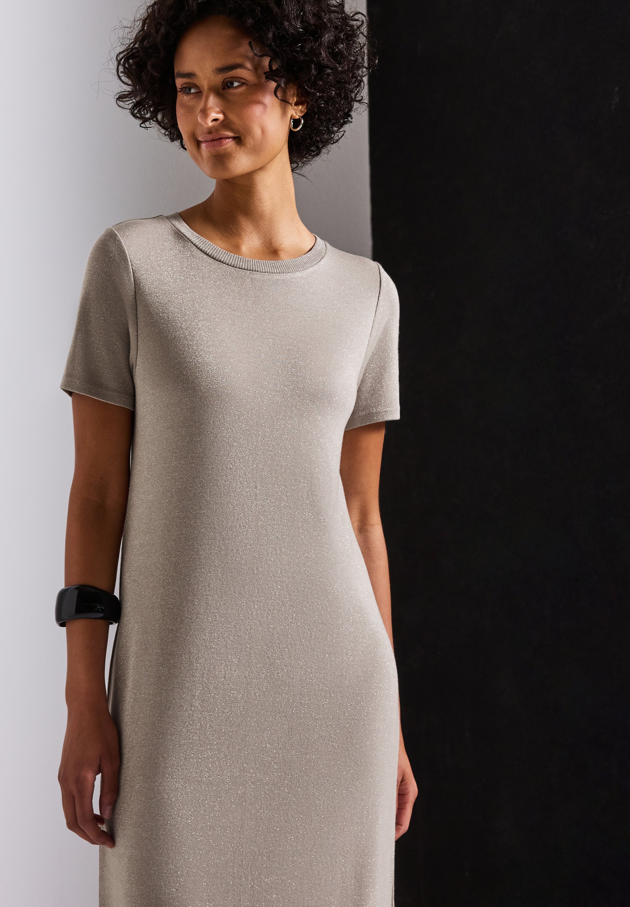 Glitzerndes T-Shirt Kleid