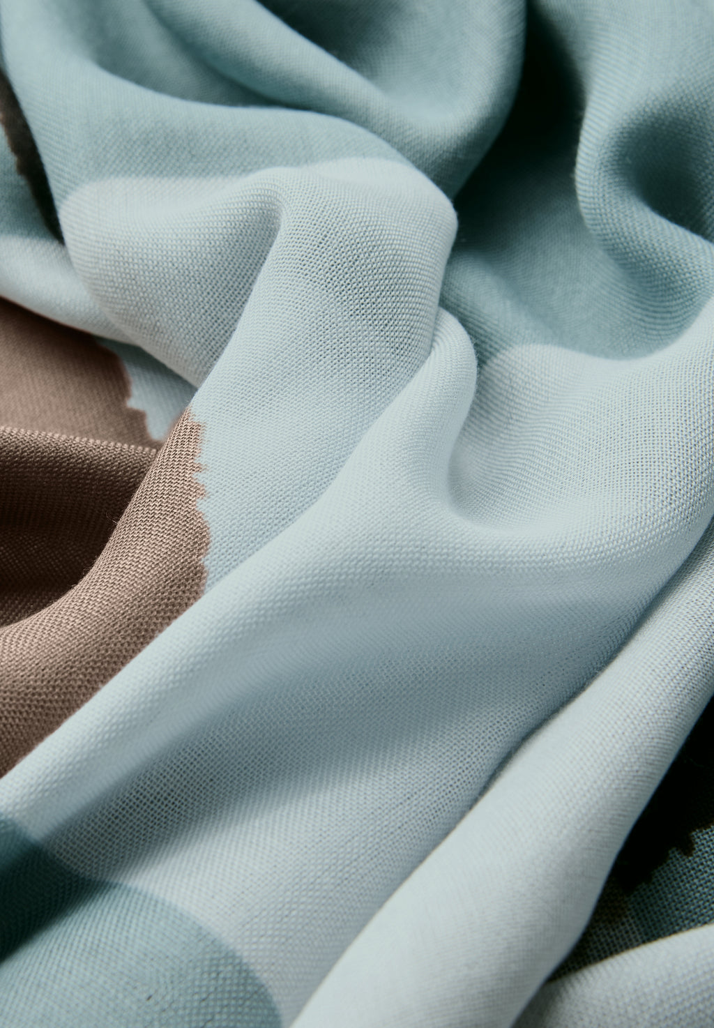 Leichter Schal mit Muster