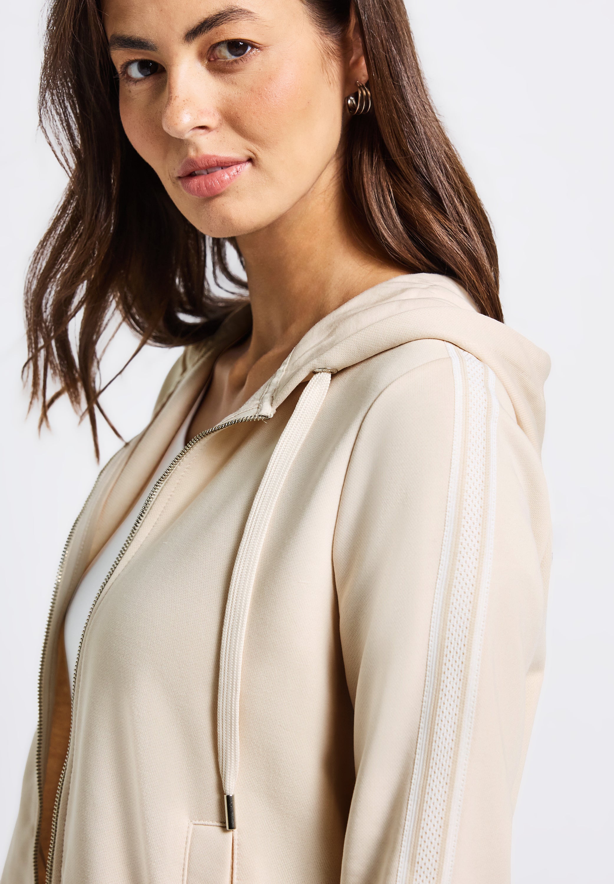 Kapuzenjacke mit Dekotape