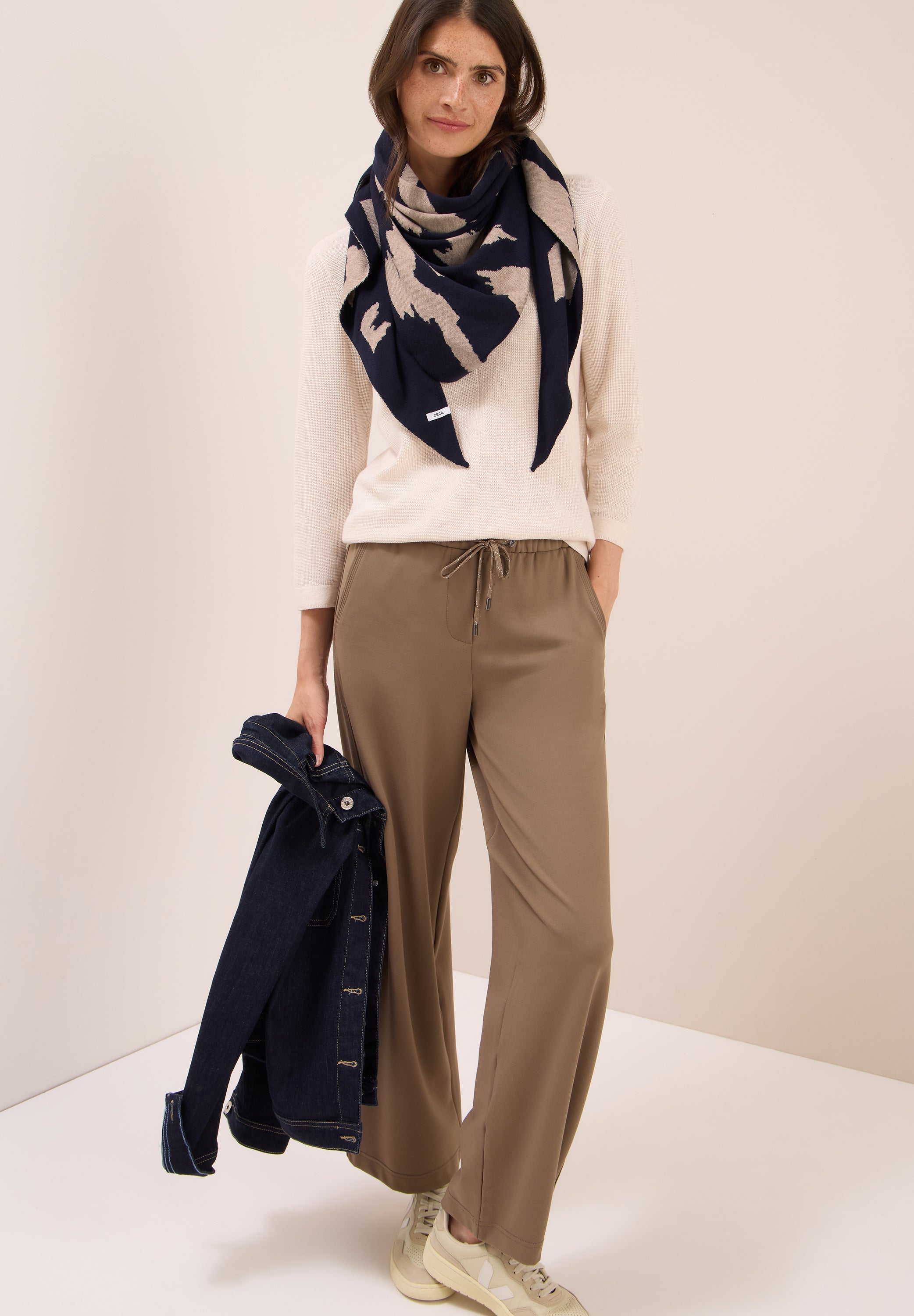 Gemustertes Dreieckstuch