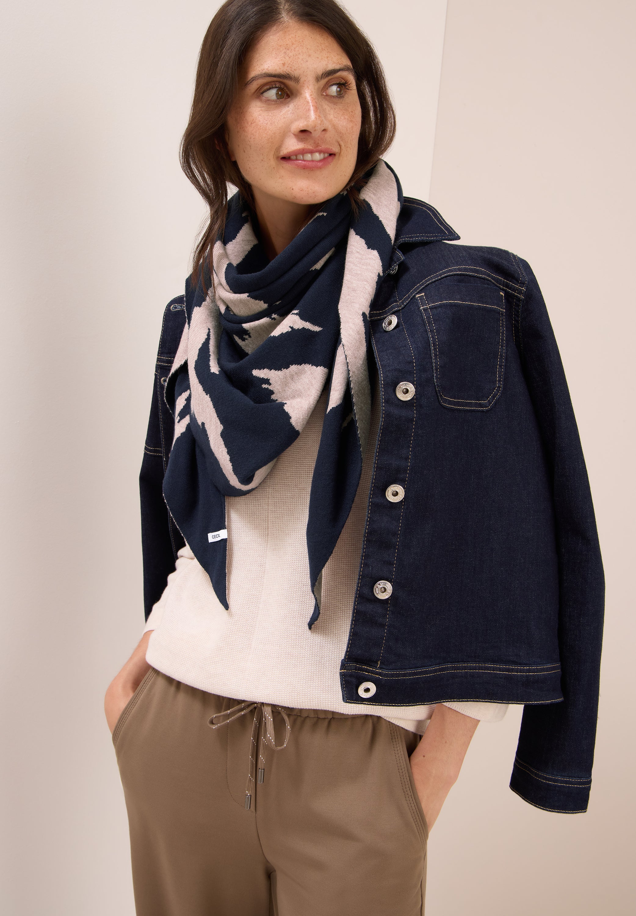 Gemustertes Dreieckstuch