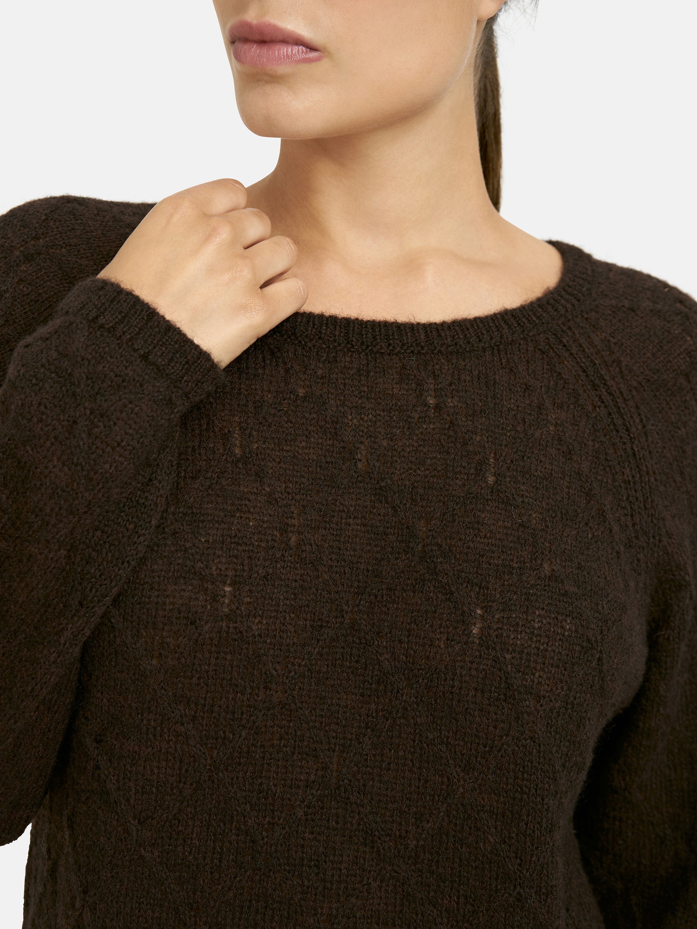 roundneck raglan pullover