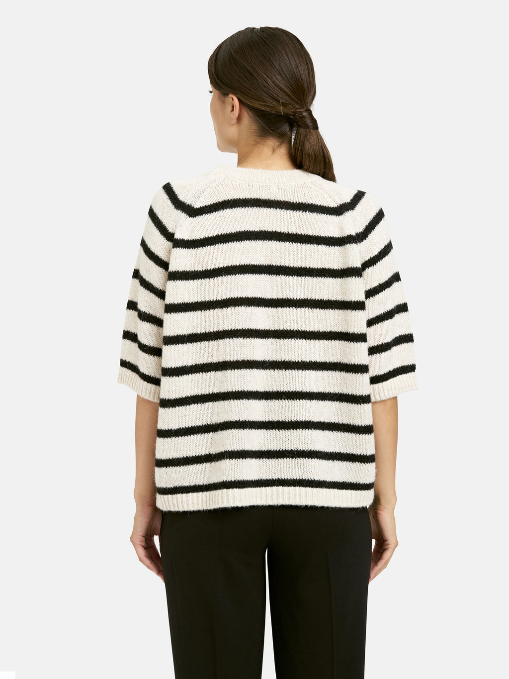 Loose fit Pullover with 1/2 sleeves and round neck