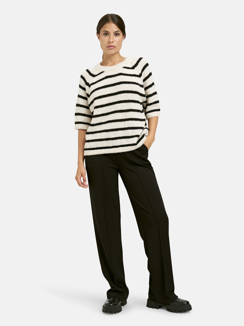 Loose fit Pullover with 1/2 sleeves and round neck