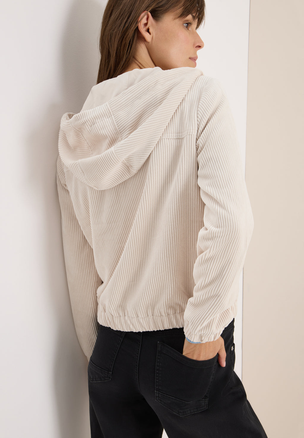 Cordjacke mit Kapuze