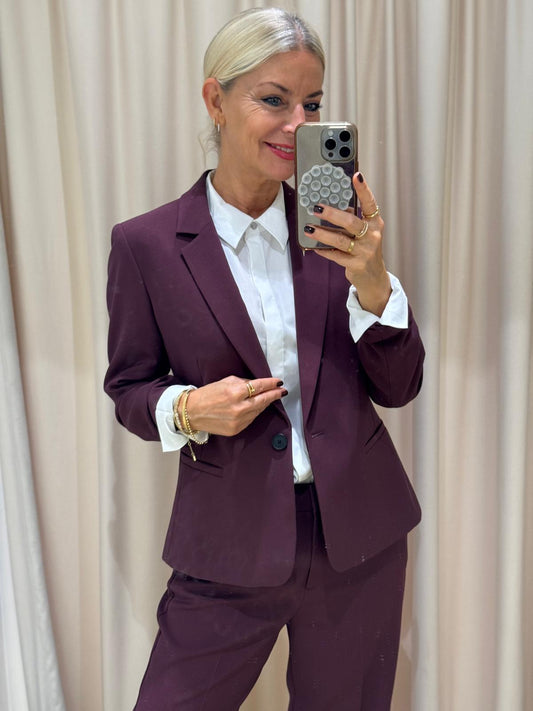 Antaillierter Blazer mit einem Knopf