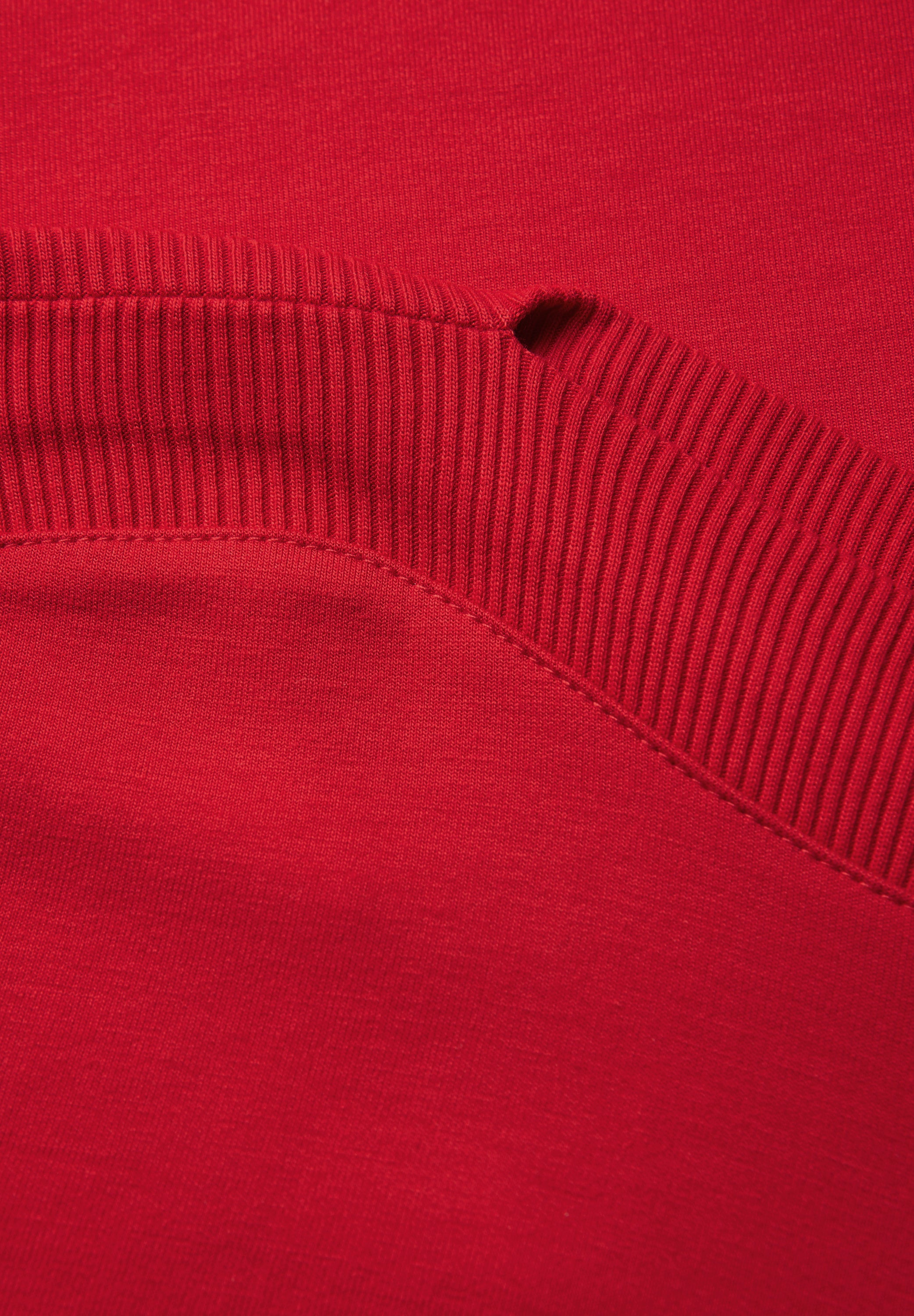 Shirt mit U-Boot-Ausschnitt