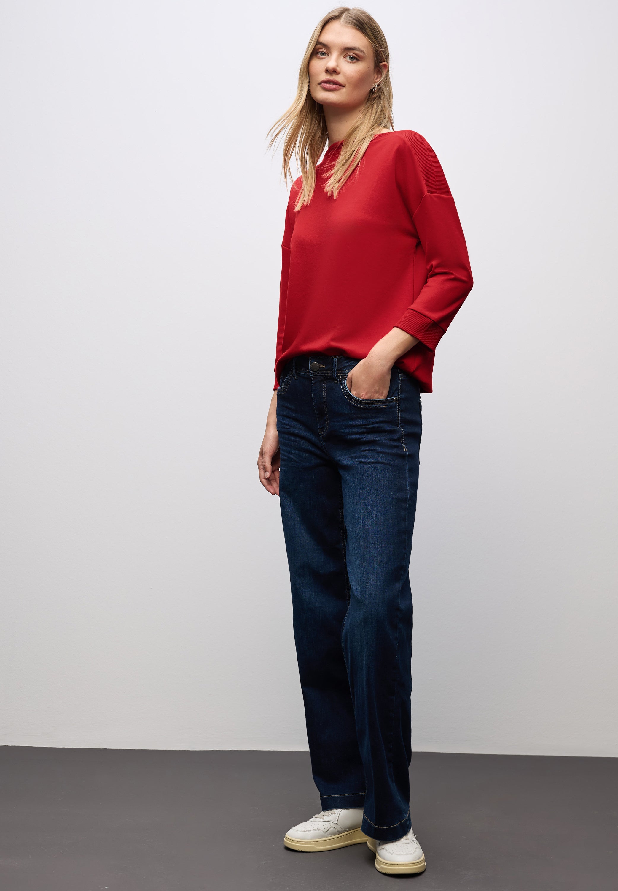 Shirt mit U-Boot-Ausschnitt