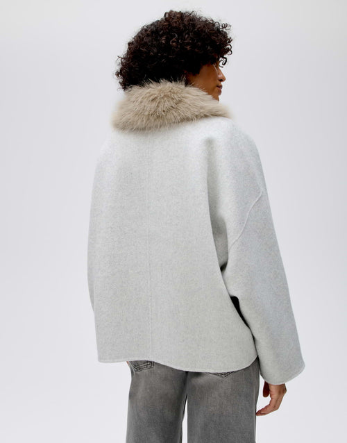 Kurze Jacke Hafura mit Kontrastkragen von Opus