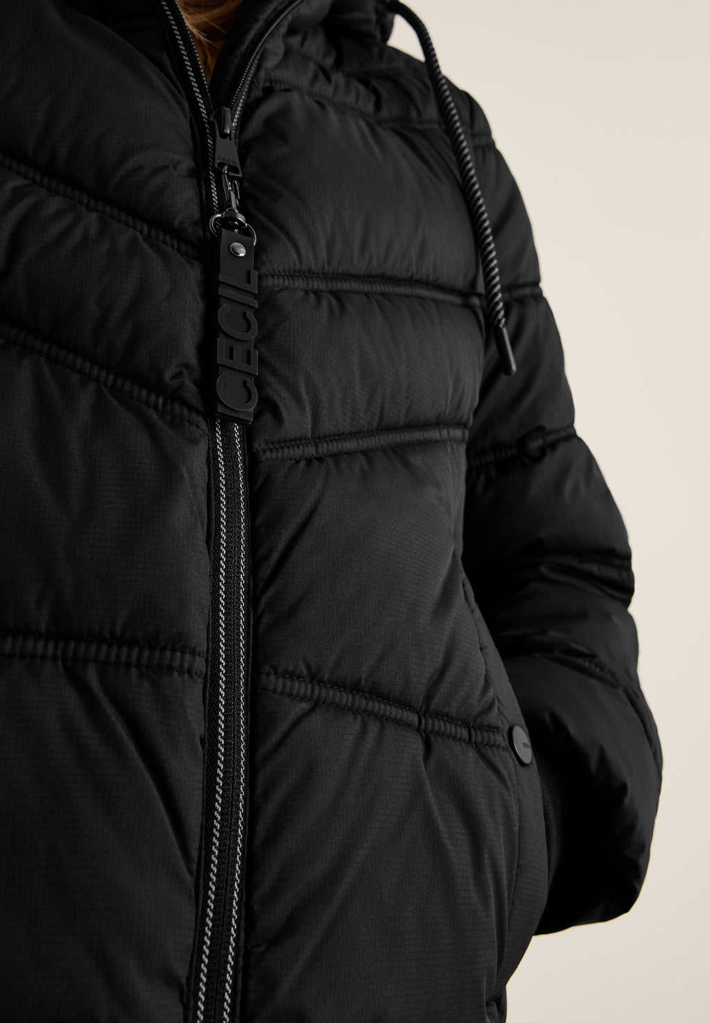 Steppjacke mit Kapuze