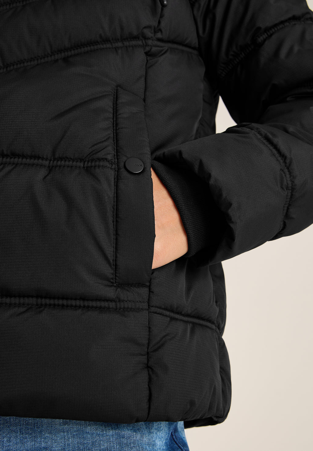 Steppjacke mit Kapuze