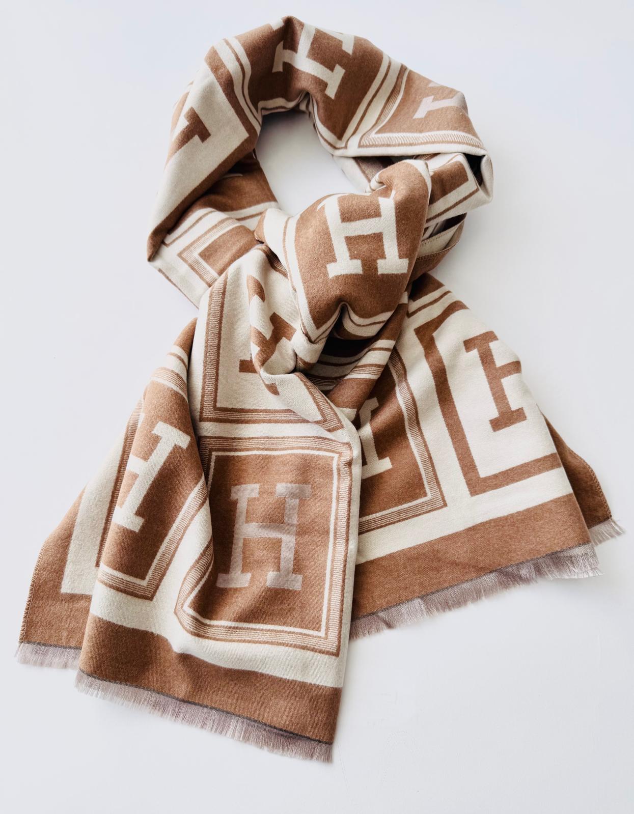 Schal | Hella
