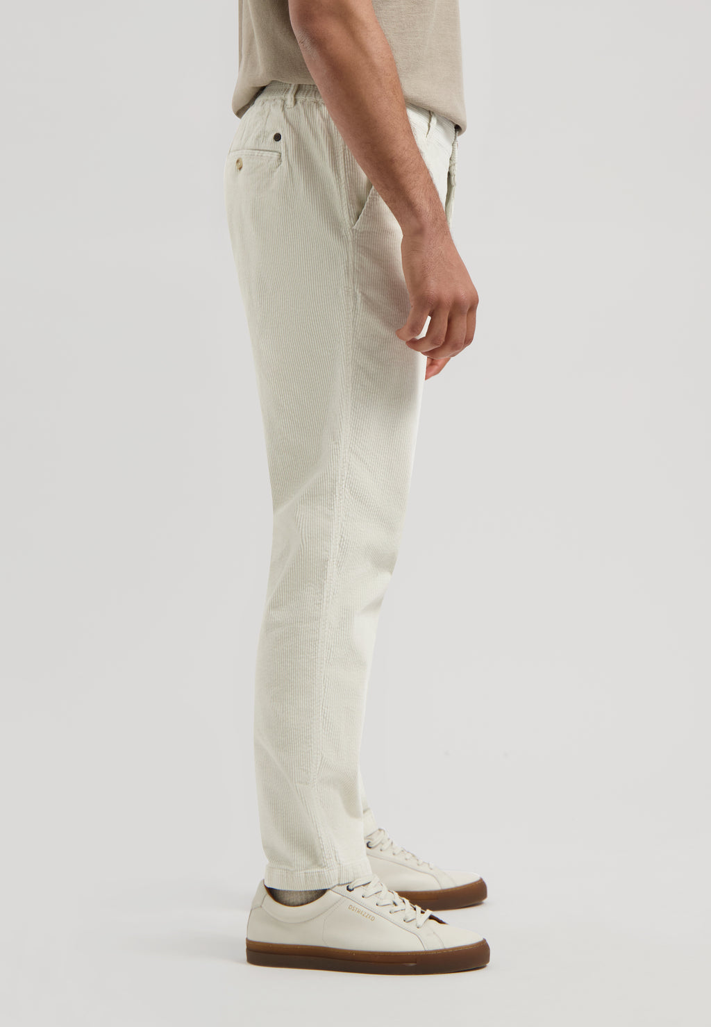 DS_Logan Lt. Wide Rib Chino