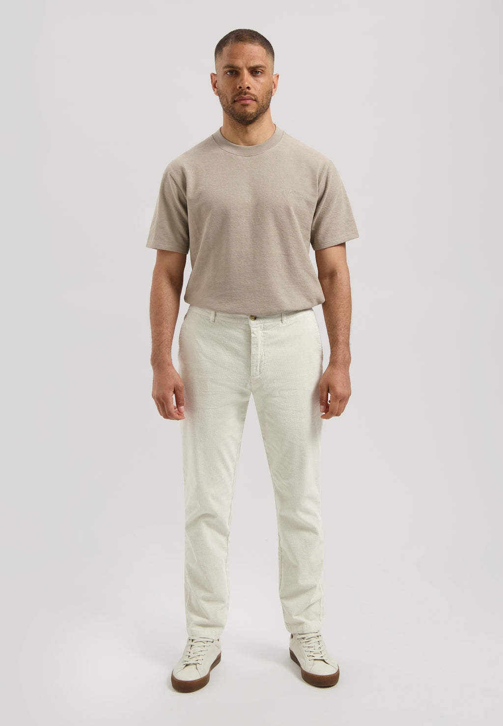 DS_Logan Lt. Wide Rib Chino