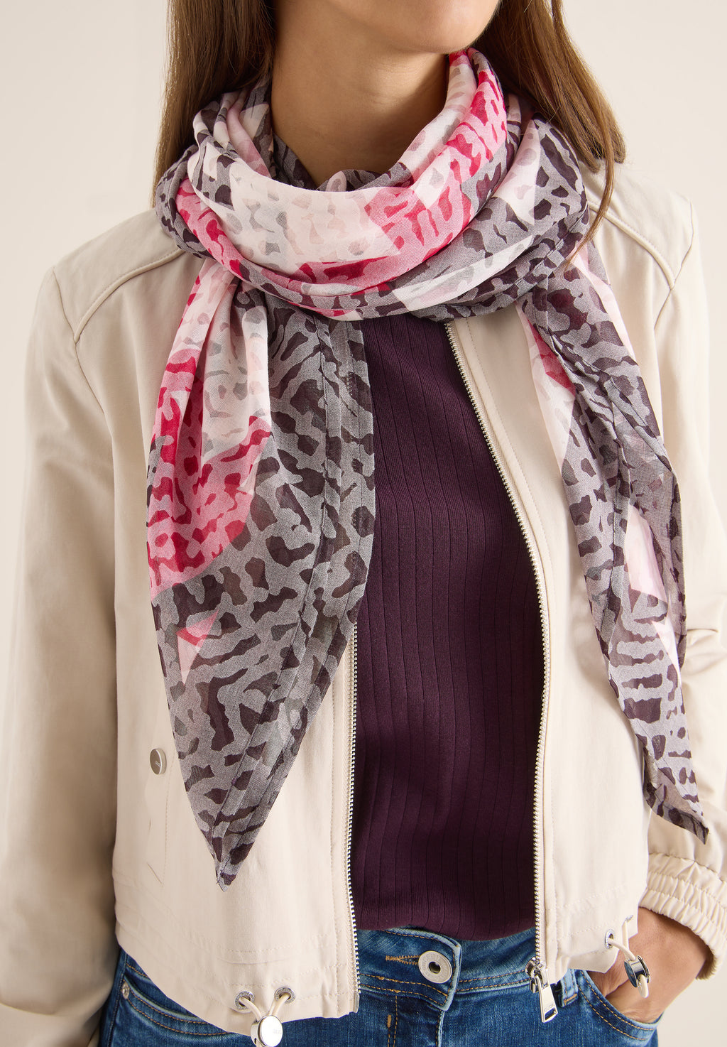 Tuch mit Ausbrennermuster