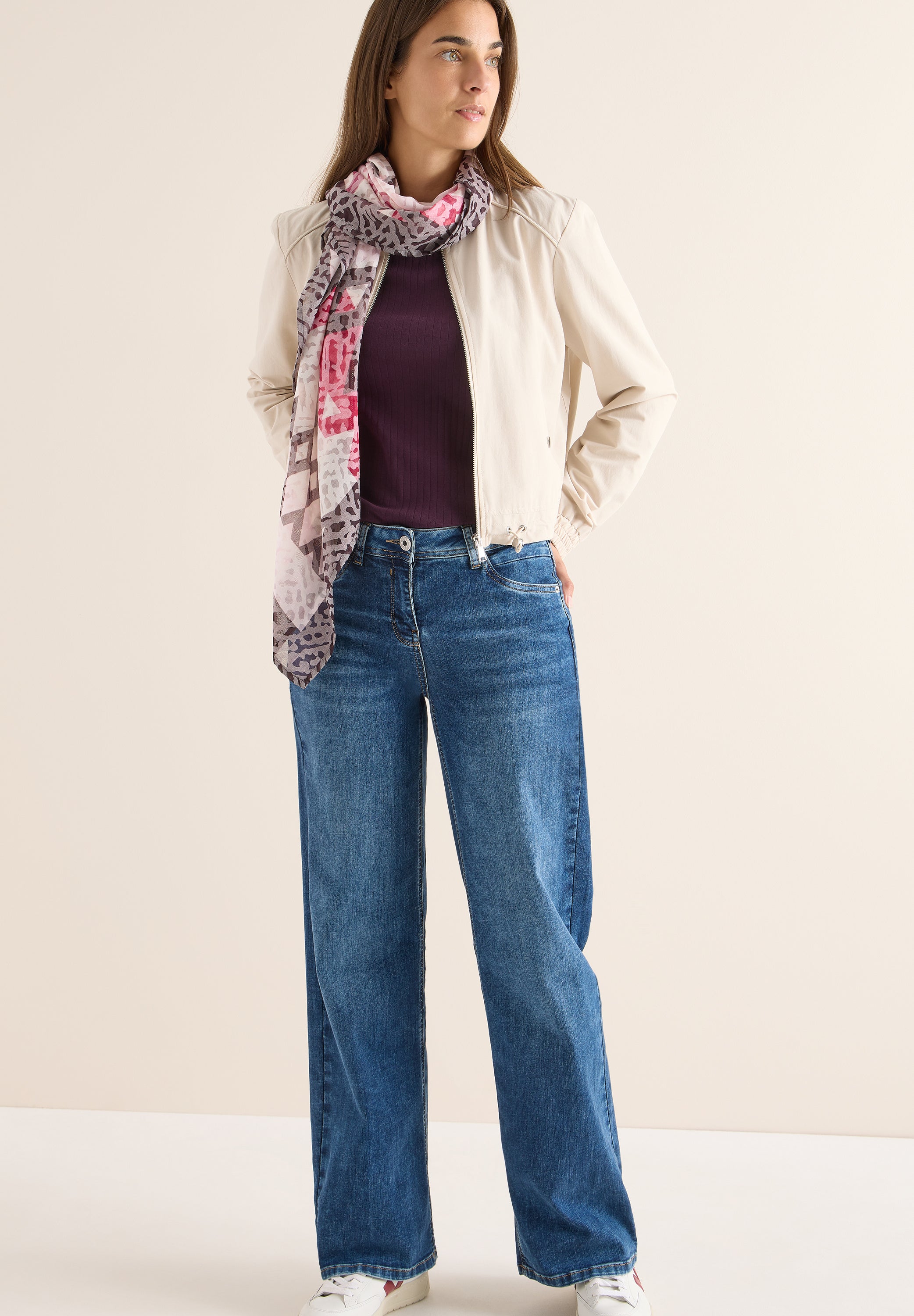 Tuch mit Ausbrennermuster