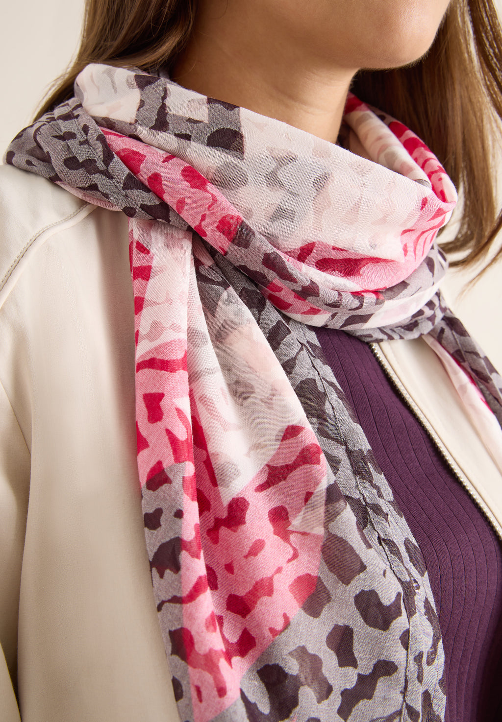 Tuch mit Ausbrennermuster