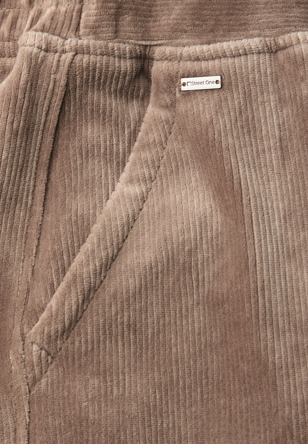 Straight Leg Cordhose