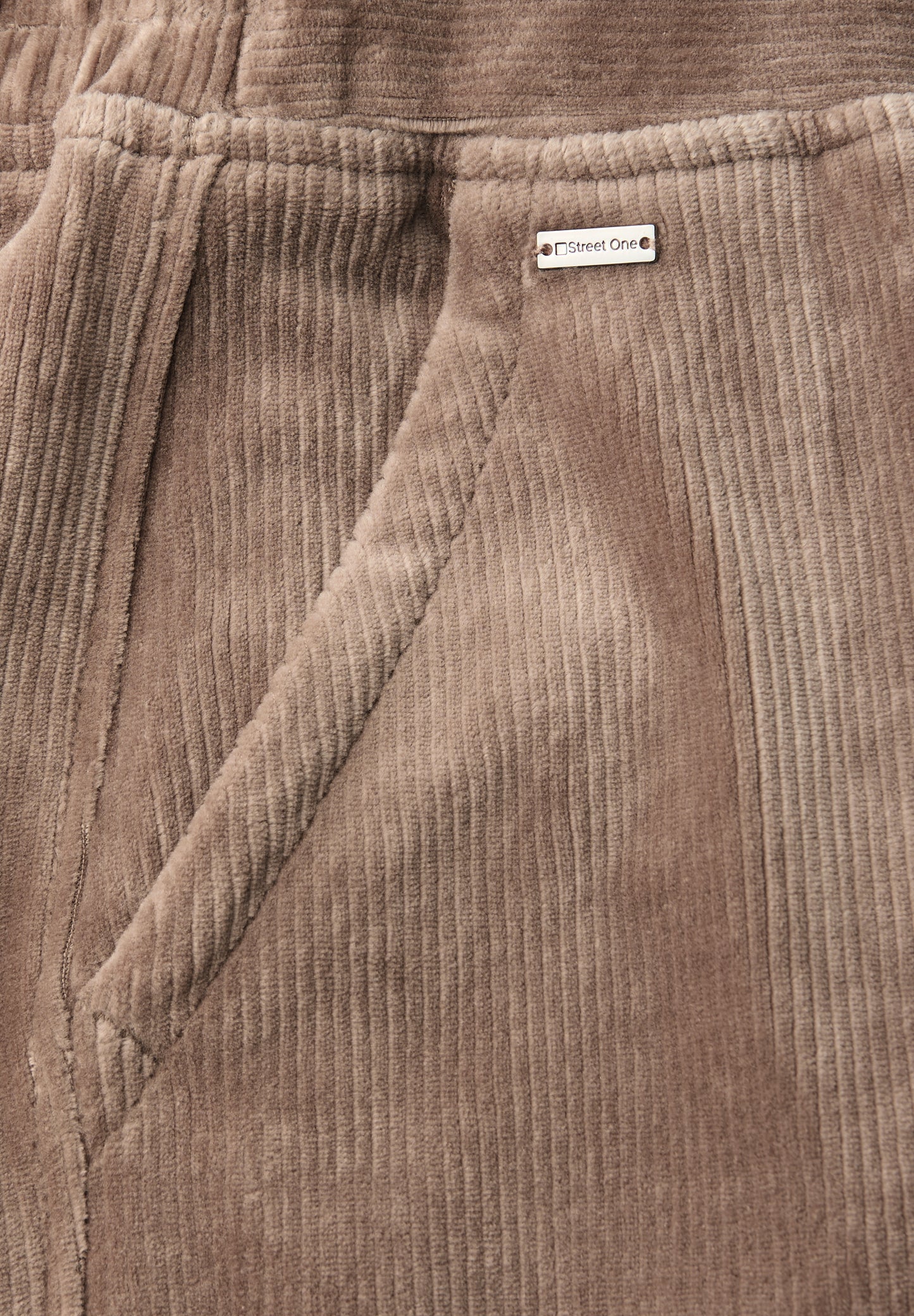 Straight Leg Cordhose