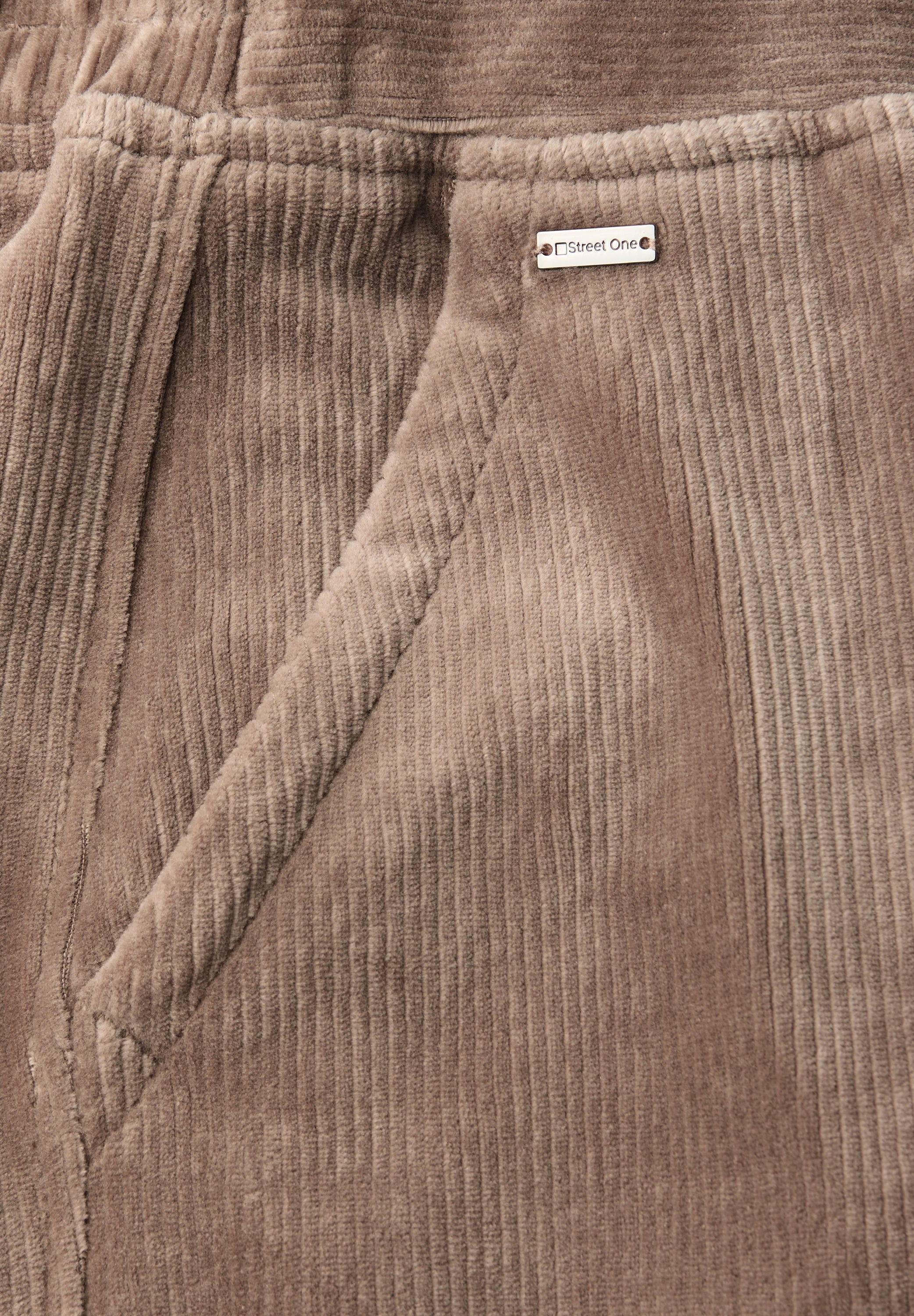 Straight Leg Cordhose