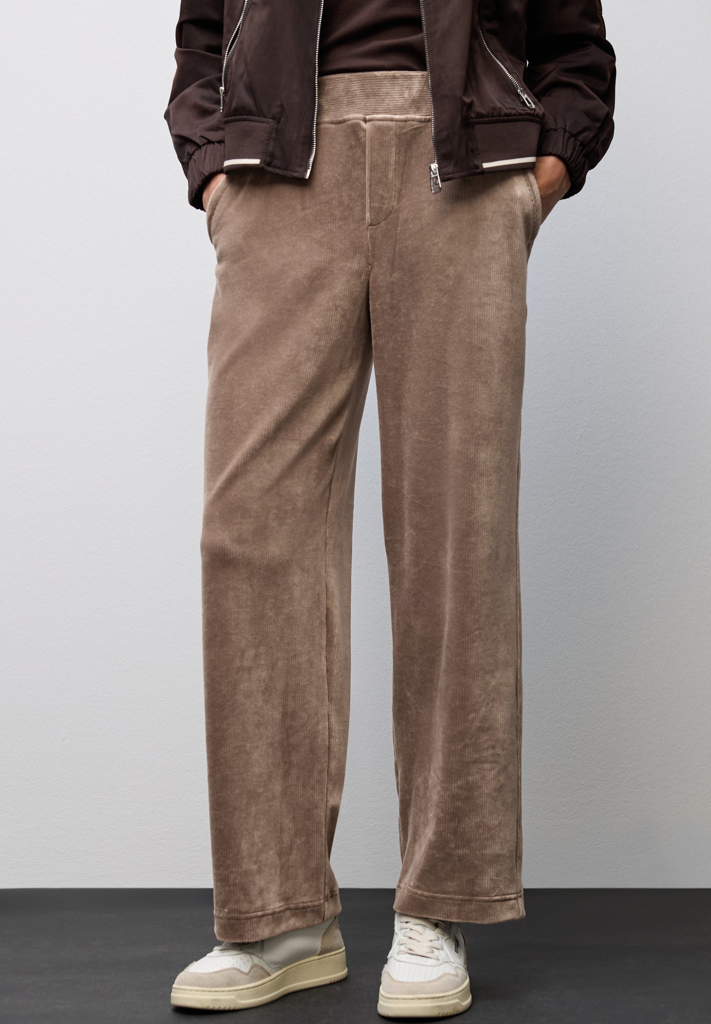 Straight Leg Cordhose