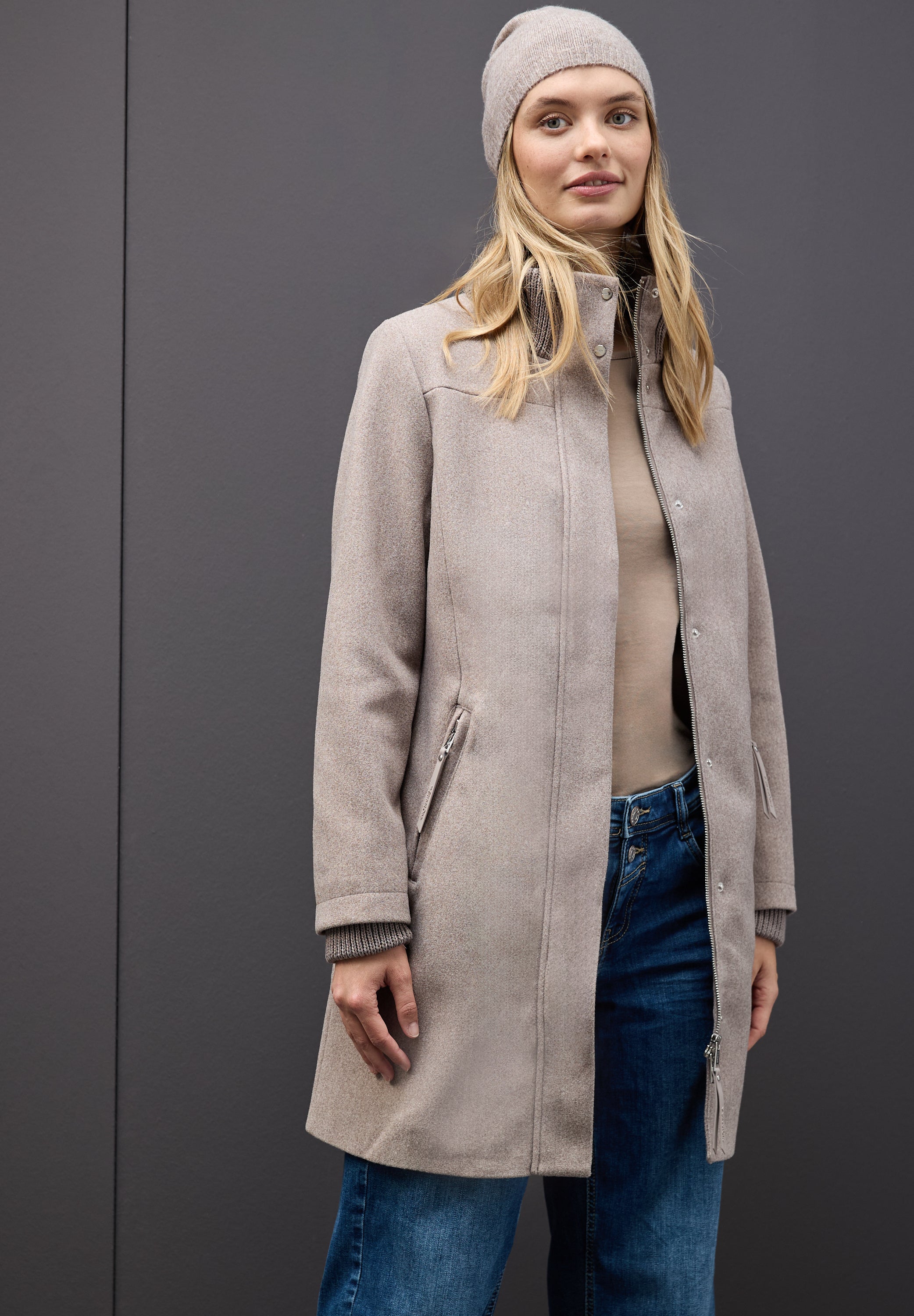 Mantel mit Strickdetails