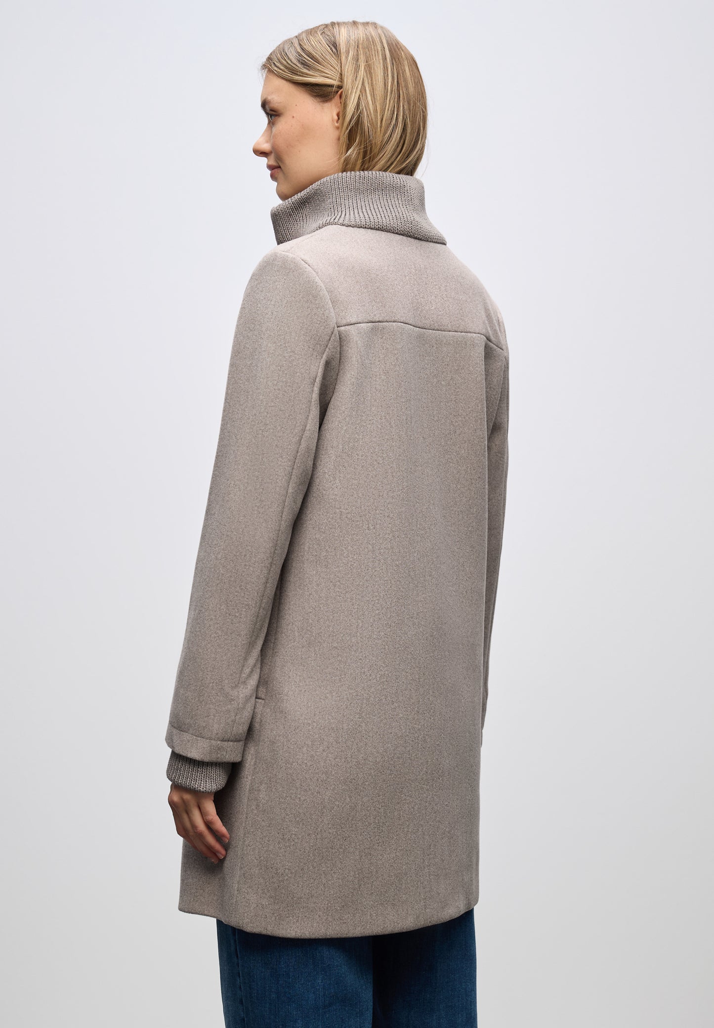 Mantel mit Strickdetails