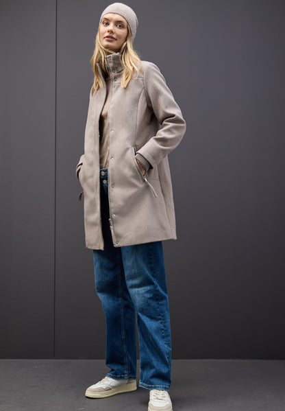 Mantel mit Strickdetails