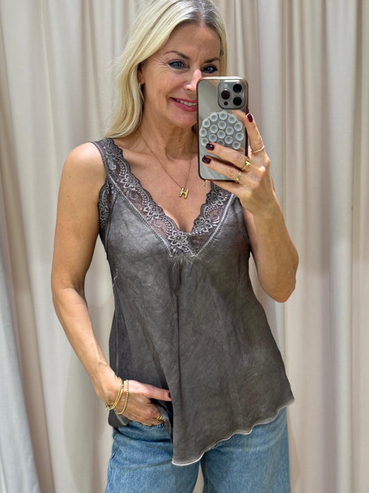 Top | Ilaria
