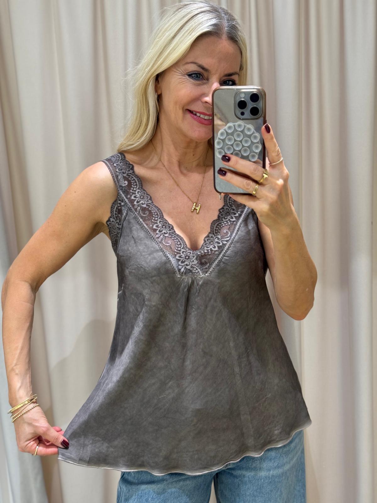 Top | Ilaria