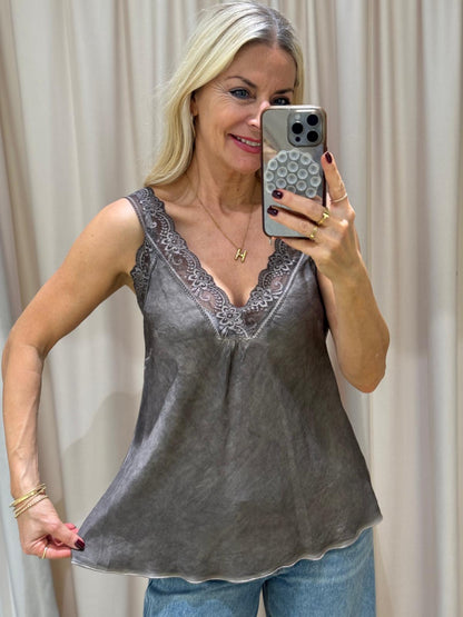 Top | Ilaria