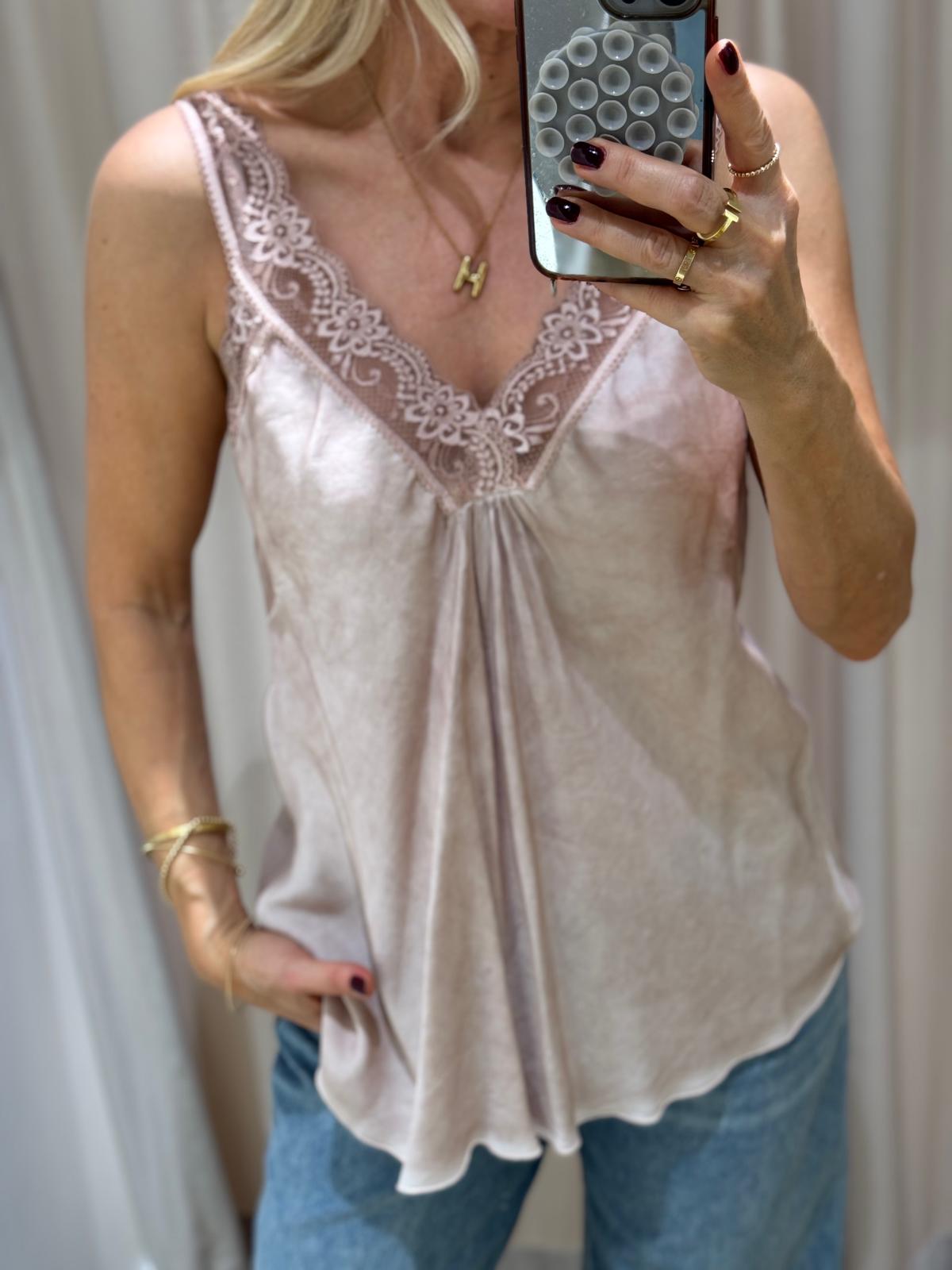 Top | Ilaria