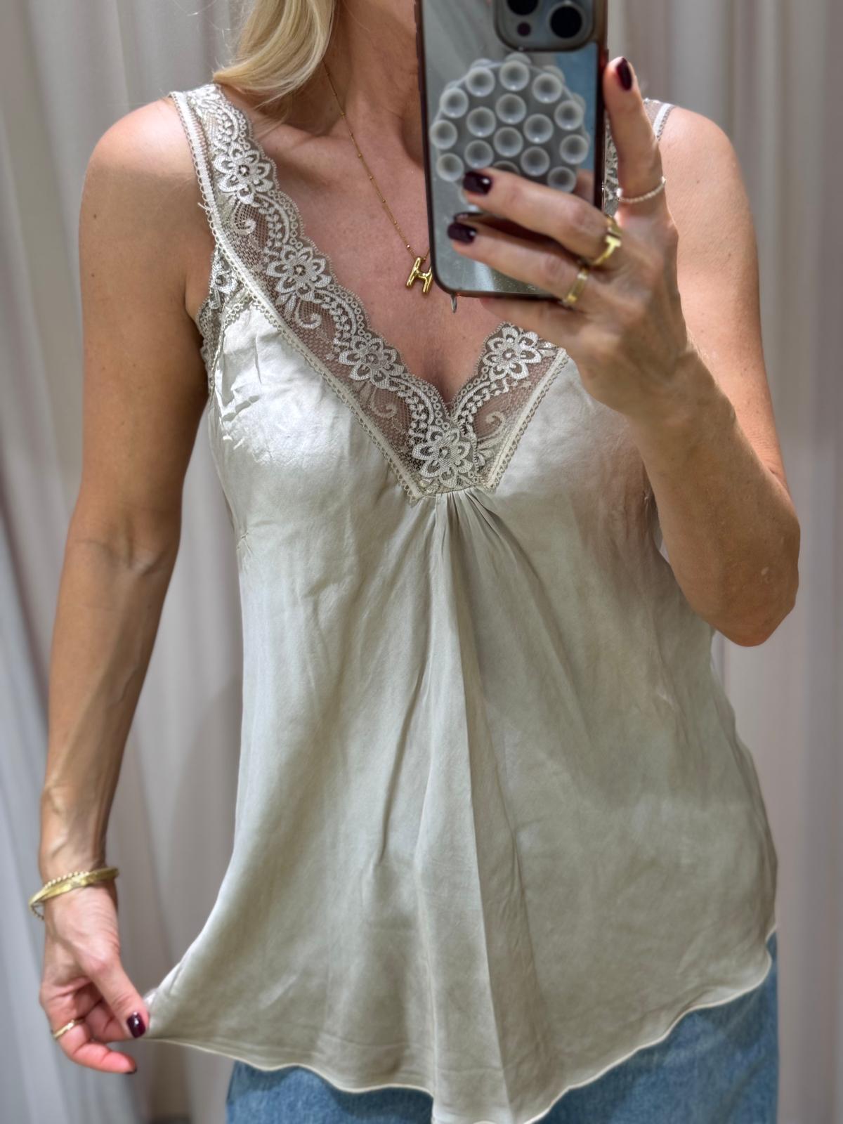 Top | Ilaria