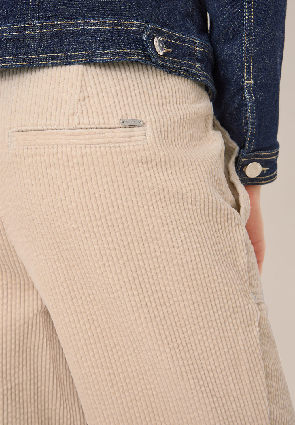 Sportive Loose Fit Cordhose