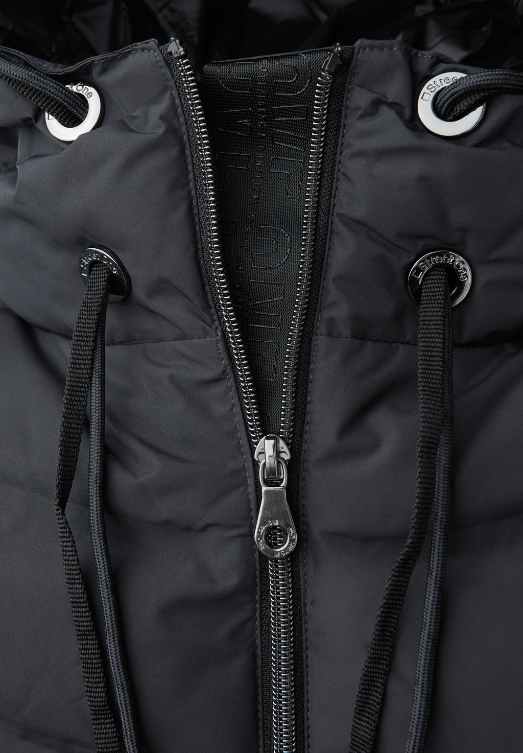 Mantel mit geklebten Nähten