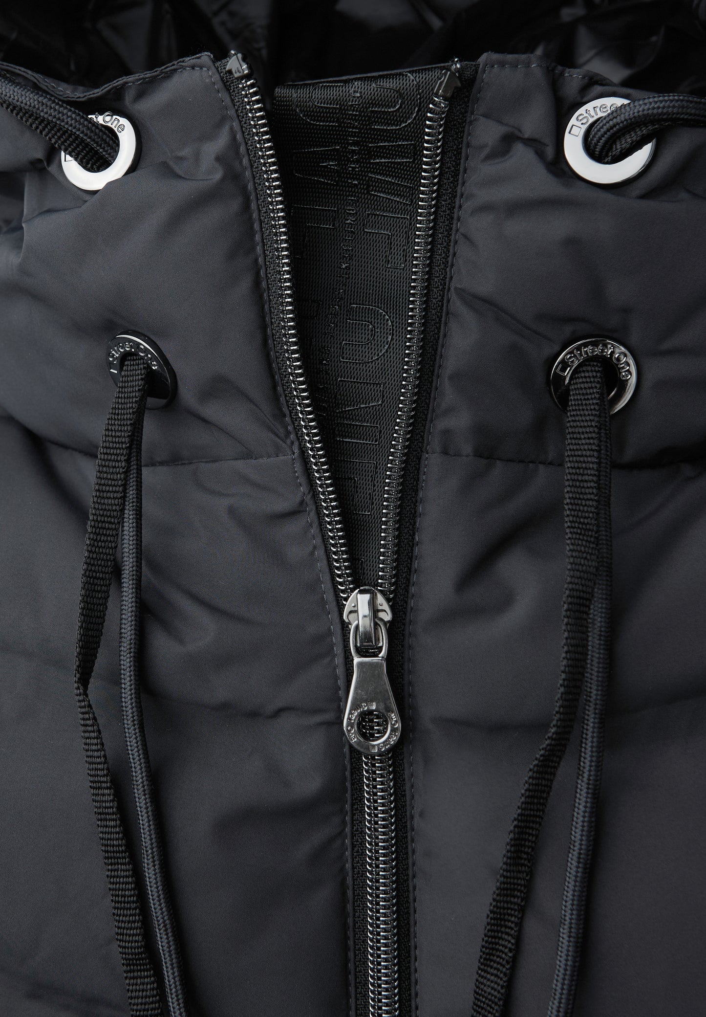 Mantel mit geklebten Nähten