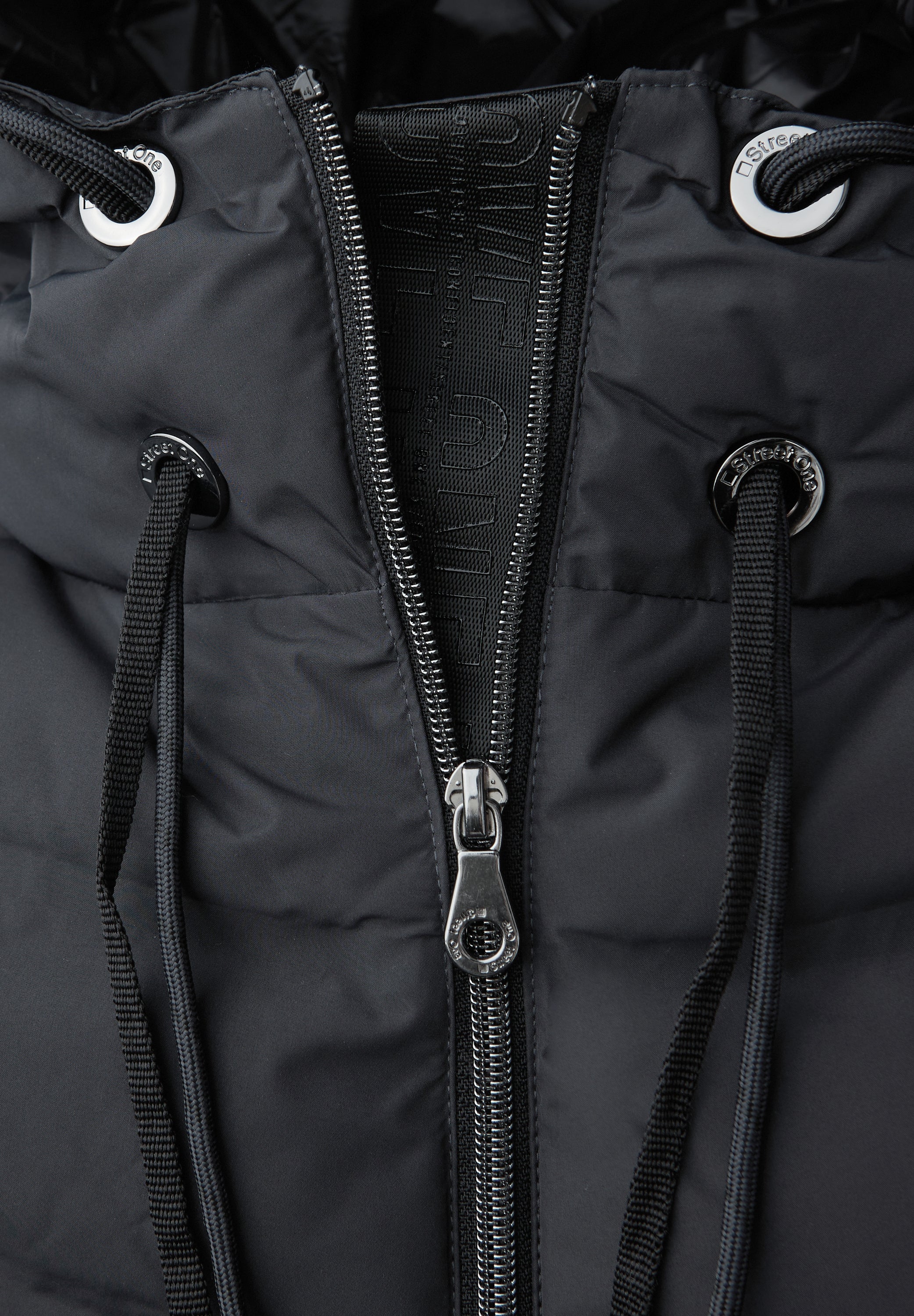 Mantel mit geklebten Nähten