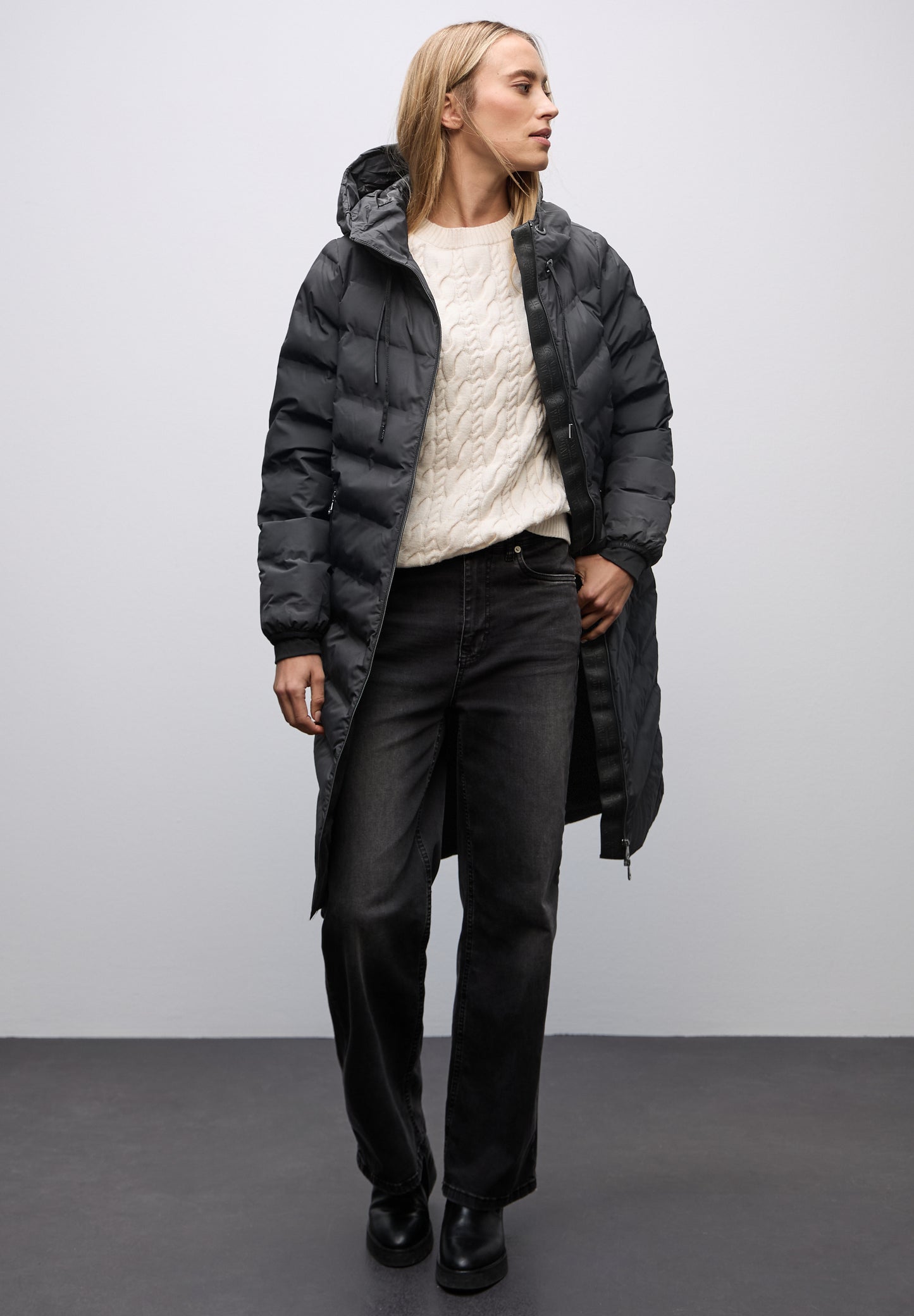 Mantel mit geklebten Nähten