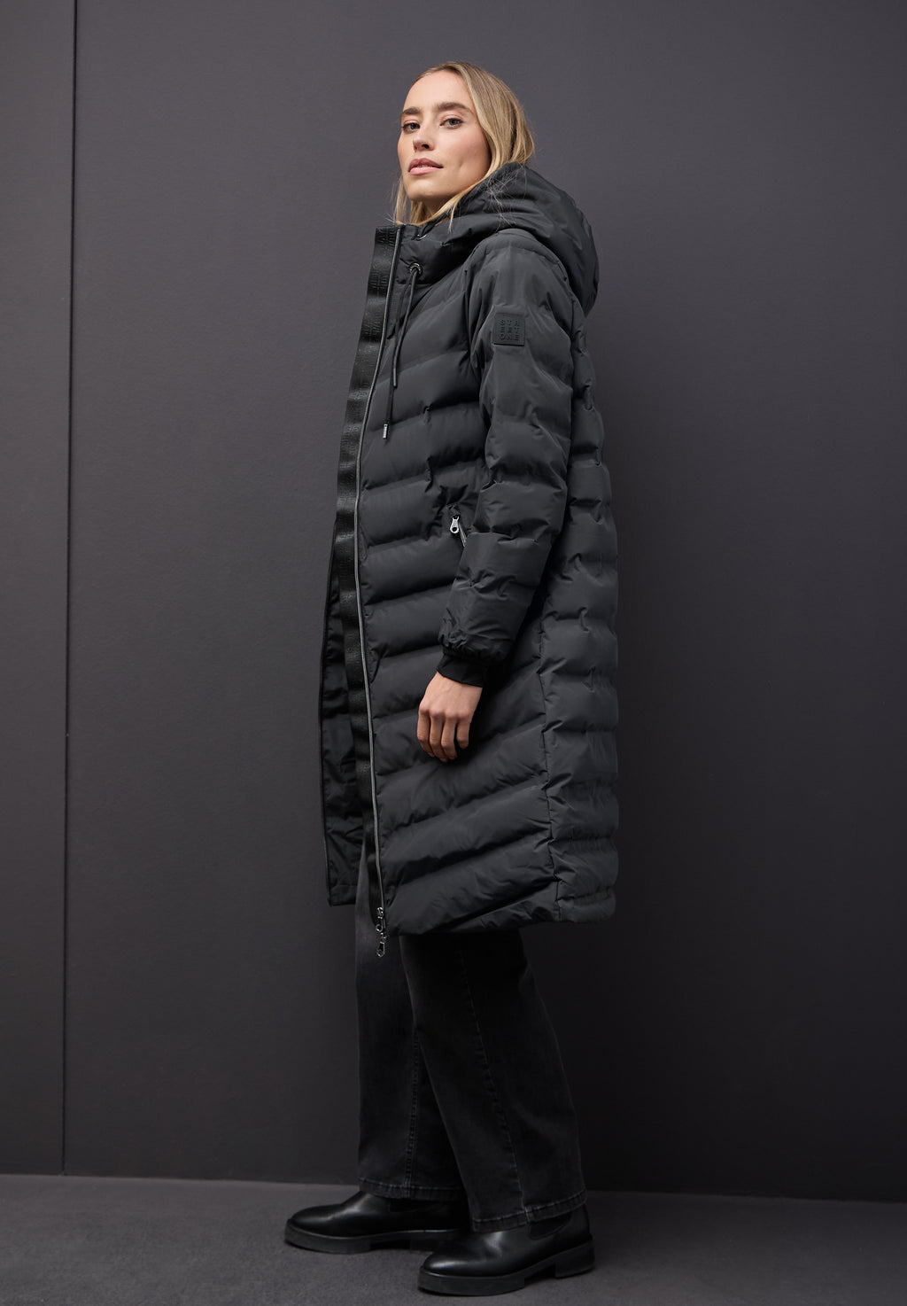 Mantel mit geklebten Nähten