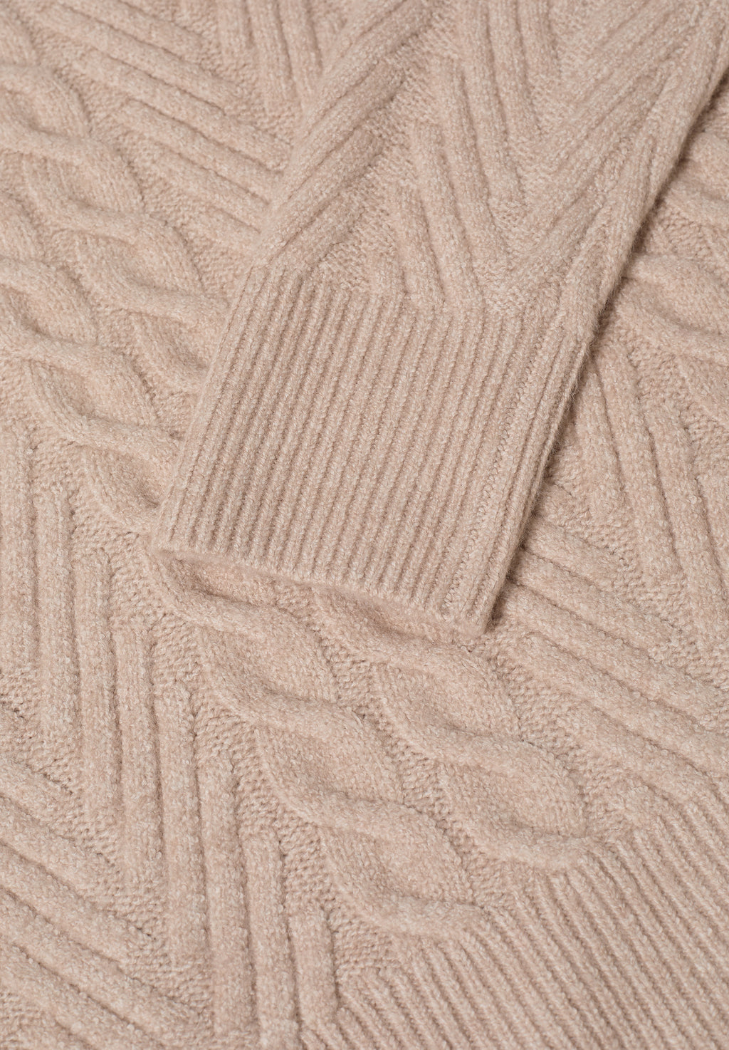 Pullover mit Zopfmuster