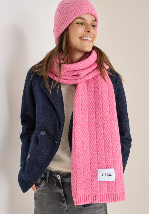 Strickschal mit Struktur