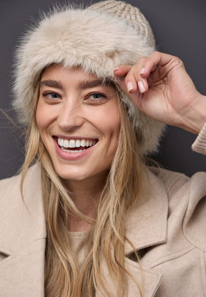 Beanie mit Fake Fur